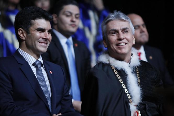 Parceria e apoio ao fortalecimento das mais diversas instituições em prol do desenvolvimento do Governo do Estado. Esta foi a tônica das mensagens ditas pelo governador Helder Barbalho na noite da quarta-feira (11), ao participar da cerimônia de posse do Procurador Geral de Justiça do Ministério Público do Estado do Pará (MP-PA), Gilberto Martins, no teatro Maria Sylvia Nunes.

FOTO: MARCELO SEABRA / AGÊNCIA PARÁ
DATA: 11.04.2019
BELÉM - PARÁ <div class='credito_fotos'>Foto: Marcelo Seabra / Ag. Pará   |   <a href='/midias/2019/originais/932b5d87-9e02-408f-9f28-3c8730f35cc2.jpg' download><i class='fa-solid fa-download'></i> Download</a></div>