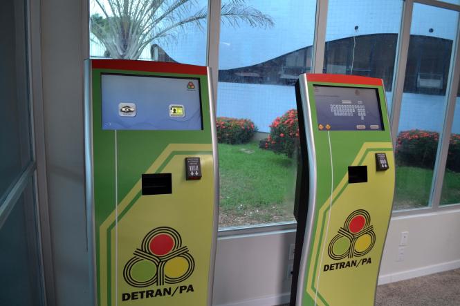 Com novas tecnologias e mais facilidades aos usuários, o Departamento de Trânsito do Estado (Detran) reiniciou o atendimento ao público na manhã desta quinta-feira, 10. O atendimento estava suspenso desde o dia 31 de dezembro para a atualização de taxas e manutenção dos sistemas e data center do órgão, com vistas ao exercício das atividades no ano de 2019.

FOTO: ASCOM DETRAN 
DATA: 10.01.2019
BELÉM - PARÁ <div class='credito_fotos'>Foto: ASCOM DETRAN   |   <a href='/midias/2019/originais/934029cd-ae77-49ec-8639-ac11b93e61a9.jpg' download><i class='fa-solid fa-download'></i> Download</a></div>
