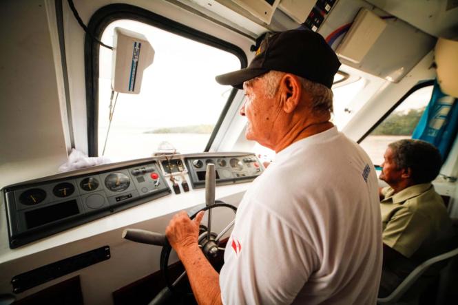 Na manhã desta quarta-feira (23), após reunião na sede do Fórum de Salvaterra, no Arquipélago do Marajó, a Agência de Regulação e Controle de Serviços Públicos (Arcon), o Ministério Público e as empresas Henvil; Arapari Navegação e Banav assinaram um Termo de Ajustamento de Conduta (TAC), que consiste na readequação do porto Camará, porta de entrada e saída da região do Marajó. 

FOTO: MAYCON NUNES/AG. PARÁ
DATA: 23.01.2019
SALVATERRA - PARÁ <div class='credito_fotos'>Foto: Maycon Nunes / Ag. Pará   |   <a href='/midias/2019/originais/93651be8-b869-4dce-b9a5-4d18f3bbd617.jpg' download><i class='fa-solid fa-download'></i> Download</a></div>