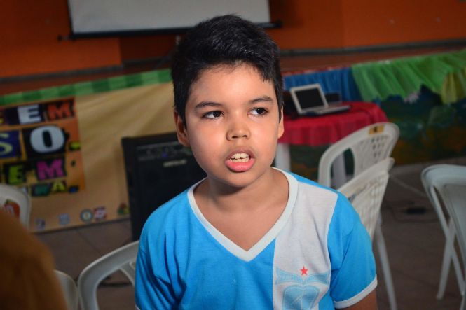 Os alunos da Escola Estadual de Ensino Fundamental Frei Daniel, no bairro do Guamá, em Belém, participaram, na manhã desta sexta-feira (24), de palestra e dinâmicas de grupo com o tema “Combate ao abuso e exploração sexual de crianças e adolescentes”. A ação promovida pela Secretaria de Estado de Segurança Pública e Defesa Social do Pará (Segup), por meio da Diretoria de Prevenção e Combate a Criminalidade e Prevenção Social (Diprev), conta com a parceria do Projeto Adote um Sorriso. Na foto Eduardo de Souza.

FOTO: ASCOM / SEGUP
DATA: 24.05.2019
BELÉM - PARÁ <div class='credito_fotos'>Foto: ASCOM / SEGUP   |   <a href='/midias/2019/originais/944ea43e-b216-4ccd-80ee-387c23a1afa3.jpg' download><i class='fa-solid fa-download'></i> Download</a></div>