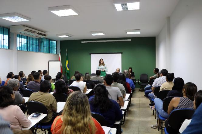 A nova presidenta do Instituto de Desenvolvimento Florestal e da Biodiversidade (Ideflor-bio), Karla Bengtson, iniciou o trabalho nesta quinta-feira (17) e falou sobre a necessidade de um planejamento estratégico para o órgão. “O objetivo é fortalecer cada vez mais o Ideflor-Bio e contribuir com o desenvolvimento do Estado”, disse.

FOTO: ASCOM IDEFLOR
DATA: 17.01.2019
BELÉM - PARÁ <div class='credito_fotos'>Foto: Ascom Ideflor   |   <a href='/midias/2019/originais/94505ba2-14b0-48e1-b29b-74e2870c4ba2.jpg' download><i class='fa-solid fa-download'></i> Download</a></div>