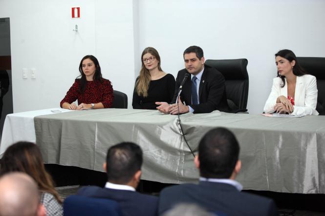 A Procuradoria Geral do Estado do Pará promoveu, na manhã desta sexta (25), uma reunião de integração com as unidades de consultoria jurídica da administração pública estadual. O evento ocorreu no auditório Edgar Olyntho Contente, na sede da PGE, e contou com a presença de procuradores do Estado, autárquicos e fundacionais; consultores jurídicos e advogados comissionados.

FOTO: WAGNER SANTANA / AG. PARÁ
DATA: 25.01.2019
BELÉM - PARÁ <div class='credito_fotos'>Foto: Wagner Santana / Ag. Pará   |   <a href='/midias/2019/originais/945436ac-85d1-440b-92e7-e44483031666.jpg' download><i class='fa-solid fa-download'></i> Download</a></div>