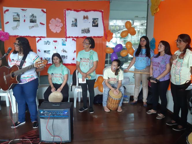 Apresentação de danças típicas, peças de artesanato e da culinária típica, e um momento de troca de experiências, marcaram o início da Semana de Valorização da Mulher Indígena Warao, evento alusivo ao Dia Internacional da Mulher, realizado na tarde desta sexta-feira (8), no Abrigo Estadual para Migrantes Domingos Zahluth, em Belém. O evento, que tem como tema “Oko Tautuma Taera - Somos Mulheres Fortes”.

FOTO: ASCOM / SEASTER
DATA: 09.03.2019
BELÉM - PARÁ  <div class='credito_fotos'>Foto: ASCOM / SEASTER    |   <a href='/midias/2019/originais/948d0050-5c6b-4a9f-b43a-4b4027e7ec0e.jpg' download><i class='fa-solid fa-download'></i> Download</a></div>