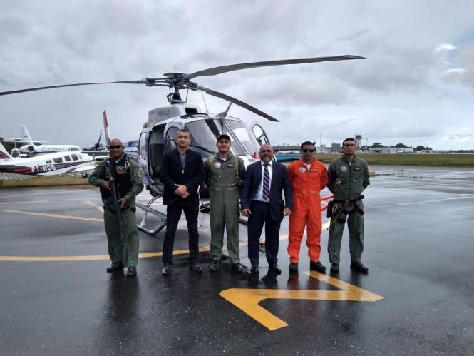 O balanço final das revistas realizadas em 19 casas penais do Estado, durante a segunda-feira (14), aponta a apreensão de 79 celulares, 115 armas brancas, uma arma de fogo, 66 garrafas de bebidas alcoólicas e dois rádios de comunicação, além de drogas. A ação fez parte da Operação Opus, realizada pela Superintendência do Sistema Penitenciário do Estado (Susipe), com apoio da Polícia Militar, que destacou mais de 300 homens para as ações e, só para Marituba e Santa Izabel, 128 policiais. As revistas foram simultâneas em todas as casas penais atendidas com as ações.

FOTO: AKIRA ONUMA/SUSIPE
DATA: 15.01.2019
BELÁM - PARÁ <div class='credito_fotos'>Foto: Akira Onuma / Ascom Susipe   |   <a href='/midias/2019/originais/949a1d8b-ce66-4cc3-9575-5ec2fc2759eb.jpg' download><i class='fa-solid fa-download'></i> Download</a></div>