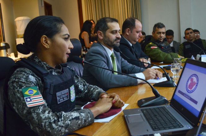 Os números da violência no Pará seguem reduzindo. Com o acréscimo de 200 militares da Força Nacional atuando na ostensividade, os crimes de furto, homicídio, latrocínio, lesão corporal seguida de morte e roubo tiveram redução, ao comparar o período de 18 de fevereiro a 24 de março, antes da chegada da Força Nacional, e 25 de março a 28 de abril, período que a FN já estava em atuação.

FOTO: ELIELSON MODESTO / ASCOM SEGUP
DATA: 30.04.2019
BELÉM - PARÁ <div class='credito_fotos'>Foto: Elielson Modesto / Ascom Segup   |   <a href='/midias/2019/originais/94cbaa65-44c7-43d8-96ad-311ab6c039e4.jpg' download><i class='fa-solid fa-download'></i> Download</a></div>