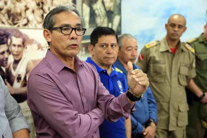 O Estádio Olímpico do Pará, o Mangueirão, será liberado de forma parcial a partir do próximo domingo (27), para a realização dos jogos do Pazarão 2019. A informação foi confirmada pelo Governo do Estado durante coletiva na manhã deste sábado (19). Na ocasião, também foi divulgado o resultado do laudo sobre o desabamento de parte da cobertura do estádio. O incidente ocorreu no último dia 9, quando uma placa de cerca de 50 centímetros desabou do teto, no lado A do estádio.Na foto, Secretário de Estado de Desenvolvimento e Obras Públicas, Ruy Cabral.  

FOTO: SIDNEY OLIVEIRA/AGÊNCIA PARÁ
DATA: 19.01.2019
BELÉM - PARÁ
 <div class='credito_fotos'>Foto: Sidney Oliveira/Ag. Pará   |   <a href='/midias/2019/originais/96209c8a-9855-422c-bd0f-0a7c5362676e.jpg' download><i class='fa-solid fa-download'></i> Download</a></div>