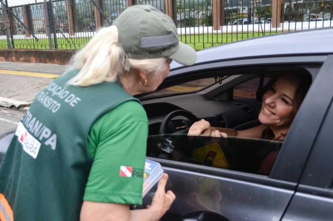 Contrariando os que ainda pensam que mulher não sabe dirigir, dados apontam que elas são muito mais cuidadosas no trânsito e estão, cada vez mais, assumindo o volante. Dados do Departamento de Trânsito do Estado (Detran/PA) dão conta que, até o final do ano passado, 17. 741 mulheres possuem habilitação em todo o Pará. Em 2019, 1.573 mulheres já se habilitaram a dirigir.

FOTO: ASCOM / DETRAN - PA
DATA: 07.03.2019
BELÉM - PA <div class='credito_fotos'>Foto: ASCOM / DETRAN   |   <a href='/midias/2019/originais/96731a39-fcd4-4c2a-aa9b-ebde86597b64.jpg' download><i class='fa-solid fa-download'></i> Download</a></div>