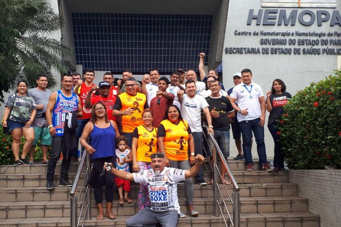 Cerca de 50 voluntários, entre lutadores de boxe, simpatizantes, familiares e amigos foram encaminhados por várias academias de Belém, por meio do projeto “Nocaute na Violência”, para doação de sangue, nesta quinta-feira (16), na sede da Fundação Centro de Hemoterapia e Hematologia do Pará (Hemopa), em Belém. O projeto existe há sete anos e foi idealizado pelo ex lutador de pugilismo e hoje treinador, José Dias Macedo Campos, 60, mais conhecido como “Zezé do Boxe”.

FOTO: DIVULGAÇÃO
DATA: 16.05.2019
BELÉM - PARÁ <div class='credito_fotos'>Foto: Divulgação   |   <a href='/midias/2019/originais/97f6af2b-811d-4a46-ac1c-f0eecc4b5f56.jpg' download><i class='fa-solid fa-download'></i> Download</a></div>