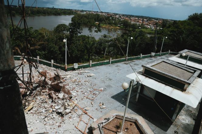 O governo do Estado, por meio da Secretaria de Cultura do Pará (Secult) e Secretaria de Estado de Desenvolvimento Urbano e Obras Públicas (Sedop), em parceria com a prefeitura municipal de Bragança, assumiu na manhã desta terça-feira (28), o compromisso de devolver à cidade bragantina a estátua de São Benedito 

FOTO: JOYCE CURSINO / SECULT
DATA: 28.05.2019
BRAGANÇA - PARÁ <div class='credito_fotos'>Foto: Joyce Cursino / Ascom Secult   |   <a href='/midias/2019/originais/984e5939-2c57-43dc-8cc3-d4e8dc1efb68.jpg' download><i class='fa-solid fa-download'></i> Download</a></div>