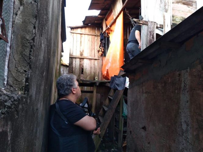 Na manhã desta quarta-feira (24), cerca de 300 policiais civis saíram às ruas de Belém, de municípios da região metropolitana e em todas as regiões do interior do Pará para cumprir mandados de prisão de criminosos foragidos da Justiça.

FOTO: ASCOM POLICIA CIVIL
DATA: 24.04.2019
BELÉM - PARÁ <div class='credito_fotos'>Foto: Ascom Polícia Civil   |   <a href='/midias/2019/originais/986b7425-87f8-4e14-9d9b-1b60ccdb1f55.jpg' download><i class='fa-solid fa-download'></i> Download</a></div>