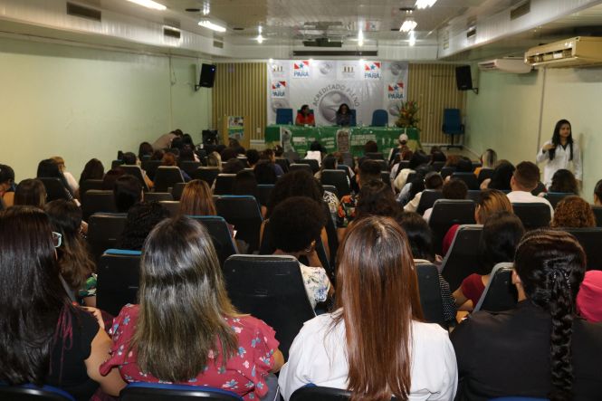 O VIII Encontro do Serviço Social da Fundação Santa Casa do Pará, nesta sexta-feira (24), foi aberto com a temática do Conselho Federal de Serviço Social que reforça o Assistente Social no combate ao preconceito.

FOTO: ASCOM - SANTA CASA
DATA: 24.05.2019
BELÉM - PARÁ <div class='credito_fotos'>Foto: ASCOM / SANTA CASA   |   <a href='/midias/2019/originais/989f4c28-796b-4435-9b3b-e5b53376c62c.jpg' download><i class='fa-solid fa-download'></i> Download</a></div>