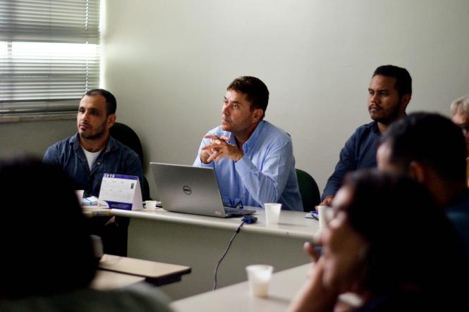 O esquema para a elaboração do Plano de Desenvolvimento da Aquicultura e Pesca do Pará começou a ser traçado nesta sexta-feira (12), em reunião conduzida pelo engenheiro de pesca Felipe Matias, especialista em aquicultura e consultor da área na Secretaria de Desenvolvimento Agropecuário e da Pesca (Sedap). 

FOTO:  Mateus Costa - Ascom Sedap
DATA: 12.04.2019
BELÉM - PARÁ <div class='credito_fotos'>Foto: Mateus Costa / ascom sedap   |   <a href='/midias/2019/originais/98f1b11e-325d-4f71-b298-f97f9904195b.jpg' download><i class='fa-solid fa-download'></i> Download</a></div>