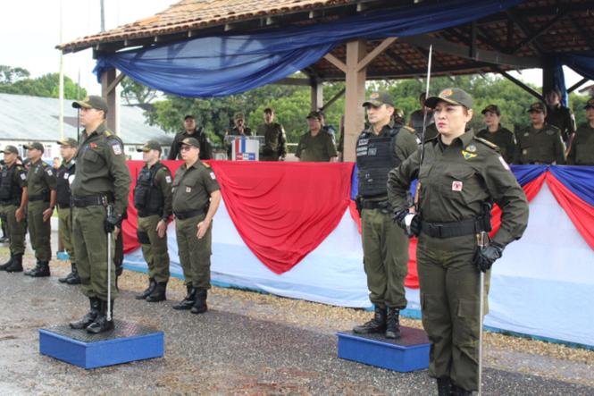 Uma solenidade, realizada na tarde da quinta-feira (28), marcou a passagem de comando do Centro de Formação e Aperfeiçoamento de Praças (Cfap). A tenente-coronel Andréia Keila Costa substitui o tenente-coronel Marcelo de Siqueira Rêgo. A cerimônia foi presidida pelo corregedor geral da Polícia Militar, coronel Albernando Monteiro, que na ocasião representou o comandante geral da PM, coronel José Dilson Melo de Souza Junior. A cerimônia foi no pátio de formatura do Cfap.

FOTO: DIVULGAÇÃO
DATA: 29.03.2019
BELÉM - PA <div class='credito_fotos'>Foto: Divulgação   |   <a href='/midias/2019/originais/98fcd48c-2a95-4a0e-91ab-145d948938a1.jpg' download><i class='fa-solid fa-download'></i> Download</a></div>