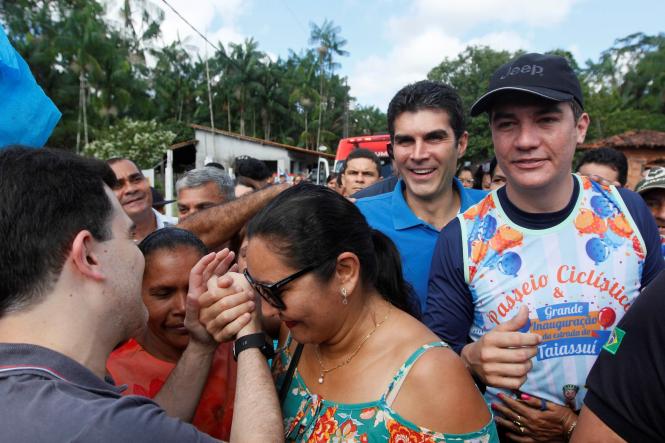 Governador participa da entrega de obra na comunidade de Taiassuí em Benevides.

FOTO: MARCELO SEABRA / AGÊNCIA PARÁ
DATA: 23.02.2019
BENEVIDES - PARÁ <div class='credito_fotos'>Foto: Marcelo Seabra / Ag. Pará   |   <a href='/midias/2019/originais/99239b38-0ad2-43ff-b6d3-b0bb3aed3a88.jpg' download><i class='fa-solid fa-download'></i> Download</a></div>