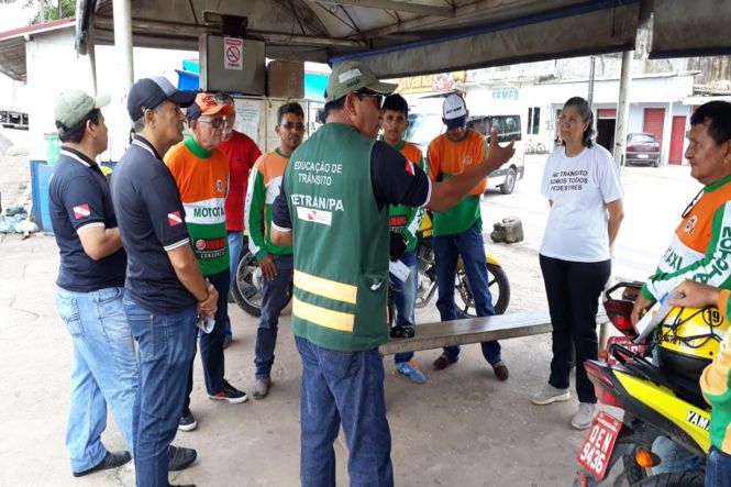 Durante o período do feriado da Semana Santa, da última sexta-feira (19) até o domingo (21), o Departamento de Trânsito do Estado do Pará não registrou ocorrências graves no trânsito. Ações educativas e de fiscalização foram realizadas com o intuito de conscientizar condutores e passageiros sobre comportamentos seguros no trânsito.

FOTO: ASCOM / DETRAN
DATA; 22.04.2019
SALINAS - PARÁ <div class='credito_fotos'>Foto: ASCOM / DETRAN   |   <a href='/midias/2019/originais/993cf7f4-1fa1-4a84-a10e-34076a79c059.jpg' download><i class='fa-solid fa-download'></i> Download</a></div>