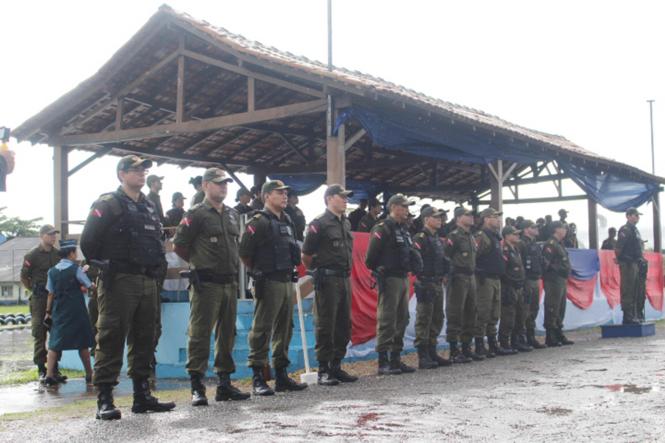 Uma solenidade, realizada na tarde da quinta-feira (28), marcou a passagem de comando do Centro de Formação e Aperfeiçoamento de Praças (Cfap). A tenente-coronel Andréia Keila Costa substitui o tenente-coronel Marcelo de Siqueira Rêgo. A cerimônia foi presidida pelo corregedor geral da Polícia Militar, coronel Albernando Monteiro, que na ocasião representou o comandante geral da PM, coronel José Dilson Melo de Souza Junior. A cerimônia foi no pátio de formatura do Cfap.

FOTO: DIVULGAÇÃO
DATA: 29.03.2019
BELÉM - PA <div class='credito_fotos'>Foto: Divulgação   |   <a href='/midias/2019/originais/99782d87-dbb6-4669-a223-7730b4c04065.jpg' download><i class='fa-solid fa-download'></i> Download</a></div>