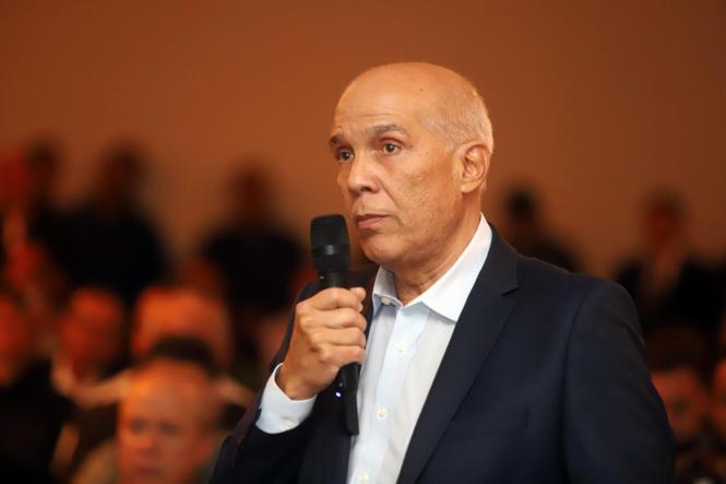 O Governo do Estado do Pará deu início, nesta terça-feira (15), à obra de requalificação da BR-316, que vai promover uma mudança radical naquela que é considerada como a principal via de entrada e saída da capital paraense. Inicialmente, os trabalhos – que se estenderão por um trecho de 10,8 quilômetros, do Entroncamento até Marituba, e envolverão também a implantação de pistas exclusivas para os ônibus, o chamado BRT Metropolitano – vão priorizar a remoção das interferências (como postes e redes mantidas pela concessionária de energia elétrica e empresas de telecomunições) localizadas próximas aos pontos escolhidos para a construção das 13 estações de passageiros e das onze passarelas de pedestres. Também será realizado o início da implantação dos terminais de integração de Ananindeua, Marituba e do Centro de Operações de todo o sistema, a ser erguido na avenida Augusto Montenegro, ao lado da sede do Comando Geral da Polícia Militar do Pará. 

FOTO: MARCO SANTOS/AGÊNCIA PARÁ
DATA: 16.01.2019
BELÉM - PARÁ <div class='credito_fotos'>Foto: Marco Santos / Ag. Pará   |   <a href='/midias/2019/originais/998dbceb-be9e-47ef-bceb-08f26d84560b.jpg' download><i class='fa-solid fa-download'></i> Download</a></div>