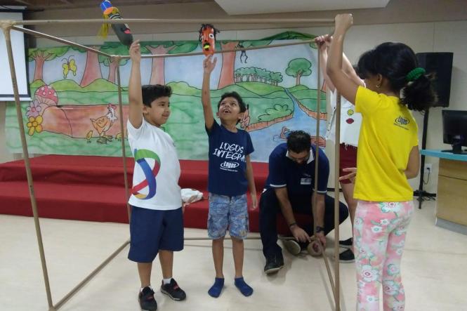 A programação do Mangal das Garças agora conta um novo formato, dia e horário. Após o Momento Ecozoo, os visitantes poderão participar de um novo projeto: o Mangal Ecológico. A estréia ficará por conta do Coletivo Agapão, que fará, no próximo sábado (6), uma oficina de mamulengos para crianças. As atividades serão realizadas sempre no primeiro sábado do mês, às 16h, no Armazém do Tempo, com entrada gratuita.

FOTO: UCHOA SILVA / DIVULGAÇÃO
DATA: 04.04.2019
BELÉM - PARÁ <div class='credito_fotos'>Foto: UCHOA SILVA / DIVULGAÇÃO   |   <a href='/midias/2019/originais/9a8cbd20-effa-43b4-9a57-03f5a89b807c.jpg' download><i class='fa-solid fa-download'></i> Download</a></div>