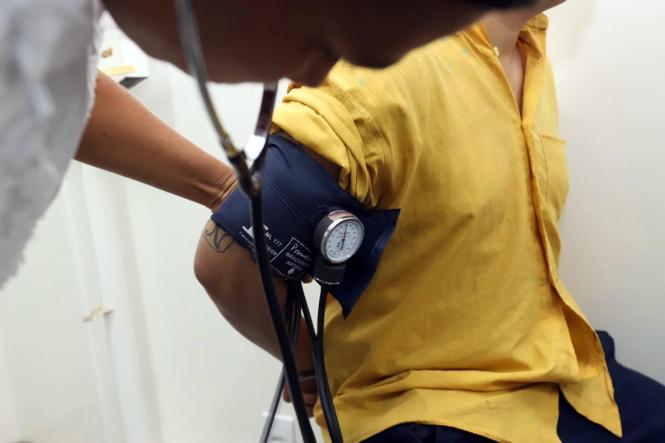 Em coletiva realizada na manhã desta terça-feira (15), na Unidade Básica de Saúde do Complexo Penitenciário de Santa Izabel, o governador do estado, Helder Barbalho garantiu que todos os internos do sistema penitenciário do Pará serão cadastrados no processo de biometria. O objetivo é permitir a devida identificação civil e administrativa para impedir a duplicidade de registros e facilitar a identificação de presos que não têm sequer documentação. A ação faz parte da Operação Opus, coordenada pela Susipe e que encerra nesta quinta-feira (17).

FOTO: MARCO SANTOS/AGÊNCIA PARÁ
DATA: 16.01.2019
BELÉM - PARÁ
 <div class='credito_fotos'>Foto: Marco Santos / Ag. Pará   |   <a href='/midias/2019/originais/9aad2b64-bf2e-46d3-aba8-aa3058e2c985.jpg' download><i class='fa-solid fa-download'></i> Download</a></div>