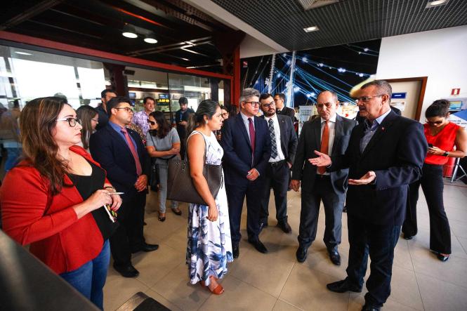 O Terminal Hidroviário de Belém recebeu, na manhã desta segunda-feira (18), uma visita do Grupo de Trabalho de Navegação do Ministério Público do Estado (MPE). Guiada pela Companhia de Portos e Hidrovias (CPH), o encontro teve como objetivo conhecer o funcionamento e as instalações do terminal, na busca por melhorias do serviço no Estado.

FOTO: MAYCON NUNES / AGÊNCIA PARÁ
DATA: 18.03.2019
BELÉM - PA <div class='credito_fotos'>Foto: Maycon Nunes / Ag. Pará   |   <a href='/midias/2019/originais/9b4311e7-6631-4bbd-8a9c-fd21f5c6642e.jpg' download><i class='fa-solid fa-download'></i> Download</a></div>