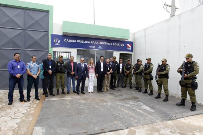 Em coletiva realizada na manhã desta terça-feira (15), na Unidade Básica de Saúde do Complexo Penitenciário de Santa Izabel, o governador do estado, Helder Barbalho garantiu que todos os internos do sistema penitenciário do Pará serão cadastrados no processo de biometria. O objetivo é permitir a devida identificação civil e administrativa para impedir a duplicidade de registros e facilitar a identificação de presos que não têm sequer documentação. A ação faz parte da Operação Opus, coordenada pela Susipe e que encerra nesta quinta-feira (17).

FOTO: AKIRA NOUMA/ASCOM SUSIPE
DATA: 16.01.2019
BELÉM - PARÁ <div class='credito_fotos'>Foto: Akira Onuma / Ascom Susipe   |   <a href='/midias/2019/originais/9b4eb69e-0890-480c-bd0a-fe3831ea786b.jpg' download><i class='fa-solid fa-download'></i> Download</a></div>