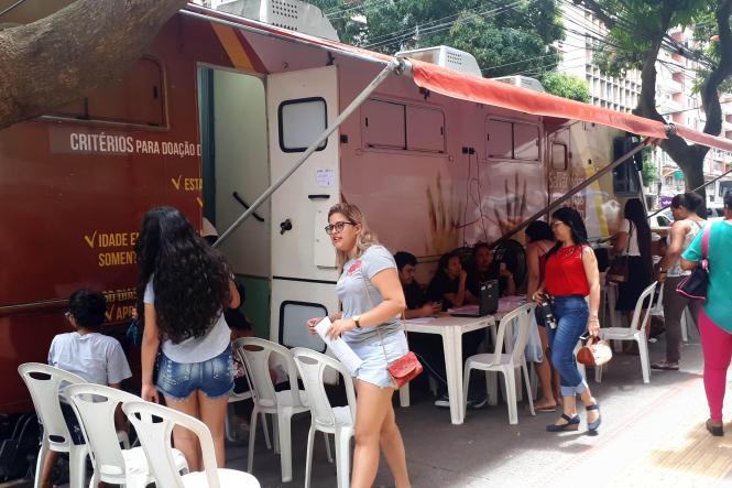 Em comemoração aos 50 anos da “Estação Radiogoniométrica da Marinha em Belém”, completados no dia 8 de janeiro, a Marinha do Brasil realiza campanha de estímulo à doação de sangue na Fundação Centro de Hemoterapia e Hematologia do Pará (Hemopa). A ação solidária tem como tema “ARMBe – 50 anos, 50 litros”, tendo como meta a doação de 50 litros de sangue.

FOTO: ASCOM HEMOPA
DATA: 17.01.2019
BELÉM - PARÁ <div class='credito_fotos'>Foto: Ascom Hemopa   |   <a href='/midias/2019/originais/9c04a8d0-bc2d-46d3-b745-bfa25afa97ad.jpg' download><i class='fa-solid fa-download'></i> Download</a></div>