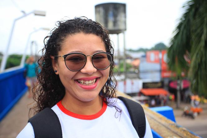 As obras de requalificação da BR-316 para melhorias da rodovia já estão a todo vapor. Por conta disso, o Governo do Estado vem adotando medidas para diminuir o transtorno causado à população que utiliza o perímetro diariamente. Uma das ações foi a restrição do tráfego de caminhões entre os quilômetros 0 e 18, nos horários de 7h às 10h e 17h às 21h, período de maior fluxo de veículos no local. A mudança passou a valer nesta sexta-feira (1º). Na foto, a estudante Graziela Lima.

FOTO: MAYCON NUNES/AG. PARÁ
DATA: 01.02.2019
BELÉM - PARÁ <div class='credito_fotos'>Foto: Maycon Nunes / Ag. Pará   |   <a href='/midias/2019/originais/9c14782b-25de-441f-8b52-af5a9b20e88f.jpg' download><i class='fa-solid fa-download'></i> Download</a></div>