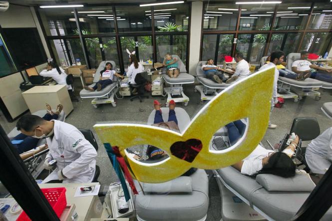 Durante a campanha houve coleta também na undade móvel do Hemopa em pontos estratégicos da capital

FOTO: ASCOM / HEMOPA
DATA:24.02,2019
BELÉM - PARÁ <div class='credito_fotos'>Foto: Ascom Hemopa   |   <a href='/midias/2019/originais/9c46deb2-e42b-4990-b550-dc6596a7abaa.jpg' download><i class='fa-solid fa-download'></i> Download</a></div>