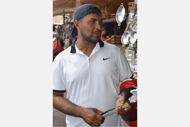 O Departamento de Trânsito do Estado do Pará (Detran) participou, na manhã desta quarta-feira (27), da Ação Social Integrada da Cidadania em comemoração aos 392 anos do Ver-o-Peso, uma realização do Governo do Estado do Pará. O órgão marcou presença por meio da sua Coordenadoria de Educação de Trânsito, orientando a população quanto à legislação e dando uma amostra do trabalho desenvolvido nas ruas.
Na foto JOSE AUGUSTO

FOTO: ASCOM / DETRAN
DATA: 27.03.2019
BELÉM - PA <div class='credito_fotos'>Foto: ASCOM / DETRAN   |   <a href='/midias/2019/originais/9c556c4d-abd1-4360-9d75-6222f4f7724f.jpg' download><i class='fa-solid fa-download'></i> Download</a></div>