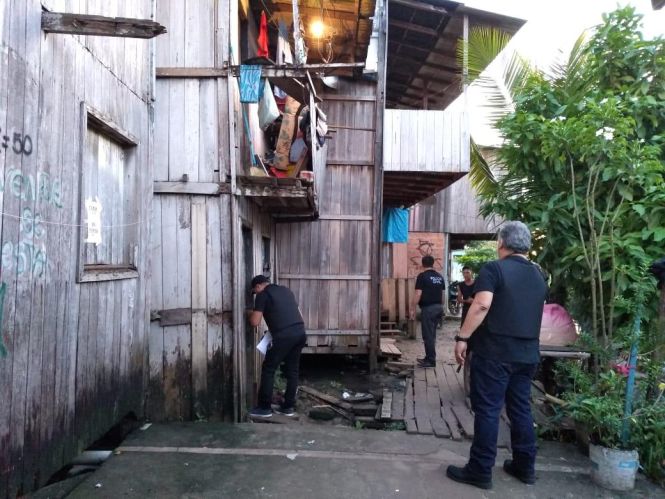 Na manhã desta quarta-feira (24), cerca de 300 policiais civis saíram às ruas de Belém, de municípios da região metropolitana e em todas as regiões do interior do Pará para cumprir mandados de prisão de criminosos foragidos da Justiça.

FOTO: ASCOM POLICIA CIVIL
DATA: 24.04.2019
BELÉM - PARÁ <div class='credito_fotos'>Foto: Ascom Polícia Civil   |   <a href='/midias/2019/originais/9dbe34f4-3531-42d6-a11b-7490babad09f.jpg' download><i class='fa-solid fa-download'></i> Download</a></div>