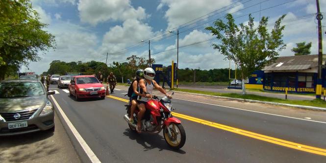 PM intensifica policiamento em Salinas, Bragança e Mosqueiro com reforço na Operação ‘Carnaval 2019’

FOTO: ASCOM/POLICIA MILITAR
DATA: 04.03.2019
BELÉM - PARÁ <div class='credito_fotos'>Foto: Ascom Polícia Militar   |   <a href='/midias/2019/originais/9dd98ea8-b43d-48a8-aa32-6066895ae35c.jpg' download><i class='fa-solid fa-download'></i> Download</a></div>