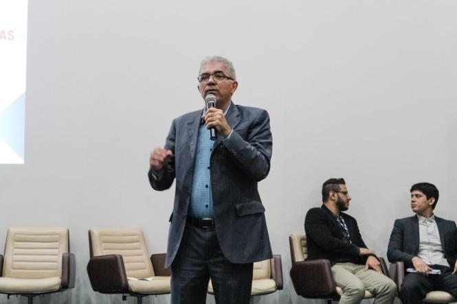 A Secretaria de Estado da Fazenda (Sefa) realizou, nesta segunda-feira (18), uma reunião de trabalho com a presença de 39 órgãos públicos estaduais para tratar sobre a implantação do Documento de Arrecadação Estadual (DAE). Esse é o único documento válido para o recolhimento de taxas estaduais, conforme determina a Lei n° 8455/2016.
Na foto diretor da Daif, Lamartine Carvalho 

FOTO: ASCOM / SEFA
DATA: 18.03.2019
BELÉM - PA  <div class='credito_fotos'>Foto: ASCOM / SEFA   |   <a href='/midias/2019/originais/9e37ea75-4f28-4c63-83e7-8952a1cf3bf8.jpg' download><i class='fa-solid fa-download'></i> Download</a></div>