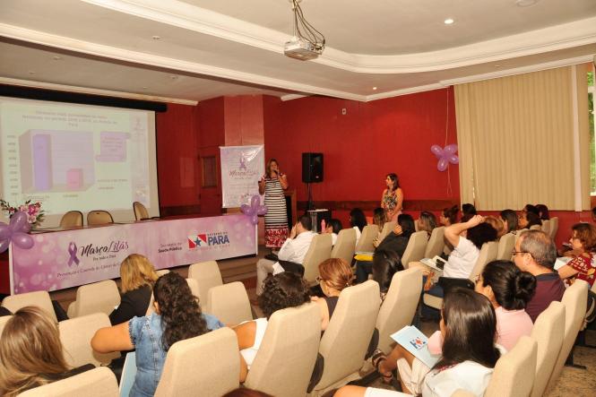 Cerca de 200 profissionais de saúde, maioria da Atenção Básica de Saúde, participaram, nesta quinta-feira (21), no auditório do Hospital Ophir Loyola (HOL), do Seminário Técnico sobre Detecção, Diagnóstico Precoce e Tratamento do Câncer de Colo do Útero. O objetivo foi atualizar os profissionais sobre as Diretrizes Brasileiras para o Rastreamento e Controle do Câncer do Colo do Útero, cuja última edição foi lançada em 2018, pelo Ministério da Saúde.

FOTO:  JOSÉ PANTOJA / ASCOM SESPA
DATA: 21.03.2019
BELÉM - PA <div class='credito_fotos'>Foto: José Pantoja/ Sespa   |   <a href='/midias/2019/originais/9ebc504a-7b94-4647-9cf5-20f30fe23023.jpg' download><i class='fa-solid fa-download'></i> Download</a></div>