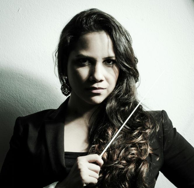 A obra “Marie Curie aprende a nadar”, da compositora americana Jessica Rudman, terá estreia mundial no concerto "Grandes Mulheres", da Orquestra Sinfônica do Theatro da Paz (OSTP) com regência da maestrina paraense Cibelle Donza. 

FOTO: TEREZA E ARYANNE FOTOGRAFIAS - DIVULGAÇÃO
DATA: 24.03.2019
BELÉM - PARÁ <div class='credito_fotos'>Foto: Tereza e Aryanne Fotografia / Divulgação   |   <a href='/midias/2019/originais/9f7fce82-0b4a-40c5-ab33-73ecf166a3ae.jpg' download><i class='fa-solid fa-download'></i> Download</a></div>