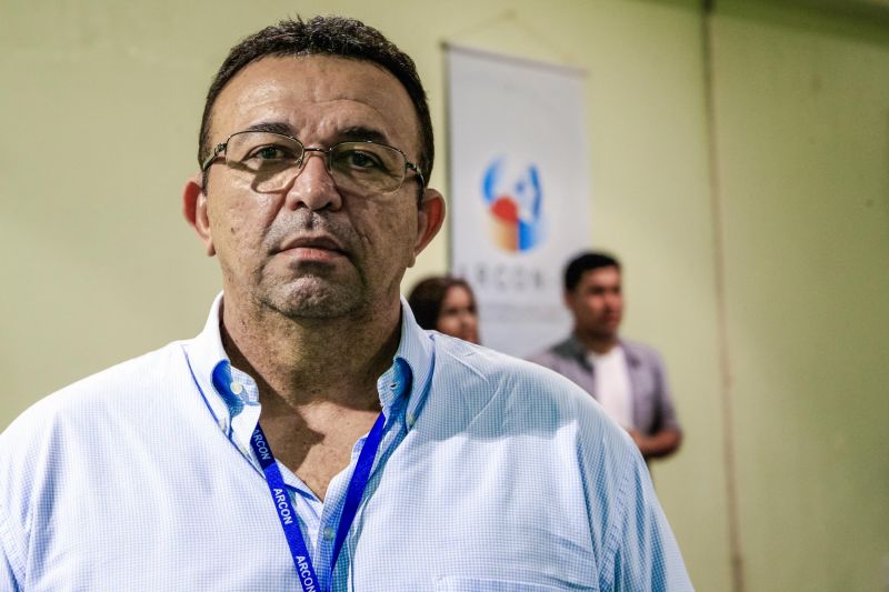 A Agência de Regulação e Controle dos Serviços Públicos do Estado (Arcon) iniciou, nesta segunda-feira (24), no Centro Integrado de Inclusão e Cidadania (CIIC), a entrega das novas carteiras de gratuidade para pessoas com deficiência cadastradas no município de Belém. O novo modelo é uma iniciativa pioneira nos estados brasileiros, já que poderá ser usada no transporte terrestre e hidroviário, em todos os 144 municípios paraenses, traz QR Code e foto do beneficiário.
Euripedes Reis. 
Ivan Bernardo. <div class='credito_fotos'>Foto: Maycon Nunes / Ag. Pará   |   <a href='/midias/2019/originais/Copia(01)_2781_ivanbernardo.jpg' download><i class='fa-solid fa-download'></i> Download</a></div>