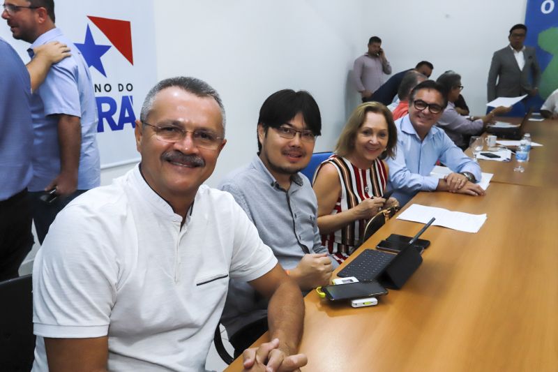 ANAJÁS - Entre as demandas apresentadas pelos prefeitos estão desde pavimentação de vias a reformas e ampliações em hospitais. A prefeita de Anajás, Jacy Tabosa Barros, foi a primeira a ser atendida e comentou a iniciativa como uma grande oportunidade para o crescimento de seu município. <div class='credito_fotos'>Foto: MARCOS SANTOS   |   <a href='/midias/2019/originais/Copia(01)_5274_07.jpg' download><i class='fa-solid fa-download'></i> Download</a></div>