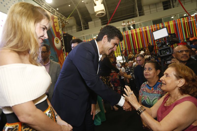 Abertura da Feira do Livro celebra a diversidade e a necessidade de união em prol da Amazônia <div class='credito_fotos'>Foto: Marcelo Seabra / Ag. Pará   |   <a href='/midias/2019/originais/Copia(01)_5344_20190824211929__mg_1413.jpg' download><i class='fa-solid fa-download'></i> Download</a></div>