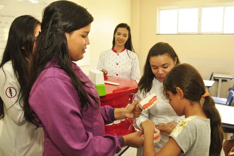  <div class='credito_fotos'>Foto: José Pantoja / Ascom Sespa   |   <a href='/midias/2019/originais/Copia(01)_5446_criancaaprendeausarofiodentalcomusodemacromodelo.jpg' download><i class='fa-solid fa-download'></i> Download</a></div>