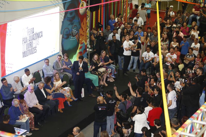Abertura da Feira do Livro celebra a diversidade e a necessidade de união em prol da Amazônia <div class='credito_fotos'>Foto: Marcelo Seabra / Ag. Pará   |   <a href='/midias/2019/originais/Copia(02)_5344_20190824210248__mg_1335.jpg' download><i class='fa-solid fa-download'></i> Download</a></div>