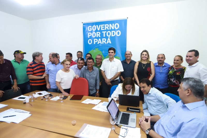AFUÁ - Conhecida como Veneza Marajoara por seus canais e palafitas, a cidade de Afuá apresentou demandas de educação, abastecimento de água, infraestrutura viária e segurança.  <div class='credito_fotos'>Foto: MARCOS SANTOS   |   <a href='/midias/2019/originais/Copia(04)_5274_02.jpg' download><i class='fa-solid fa-download'></i> Download</a></div>