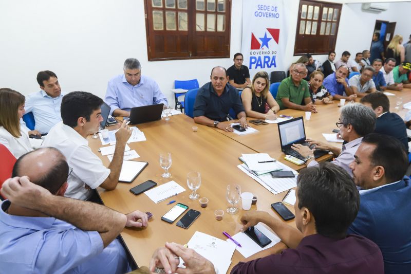 AFUÁ - Conhecida como Veneza Marajoara por seus canais e palafitas, a cidade de Afuá apresentou demandas de educação, abastecimento de água, infraestrutura viária e segurança.  <div class='credito_fotos'>Foto: MARCOS SANTOS   |   <a href='/midias/2019/originais/Copia(05)_5274_03.jpg' download><i class='fa-solid fa-download'></i> Download</a></div>
