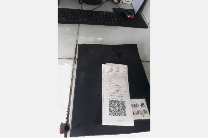 Agentes de fiscalização do Procon do Pará e da Agência Nacional de Petróleo (ANP) estiveram, na quarta-feira (17), em posto de gasolina localizado na Avenida Mário Covas, que possivelmente estaria comercializando combustível adulterado. A operação ocorreu após um consumidor divulgar, nas redes sociais, um vídeo afirmando que o combustível que havia comprado no local estaria adulterado.

FOTO: DIVULGAÇÃO
DATA: 18.04.2019
BELÉM  - PARÁ <div class='credito_fotos'>Foto: Divulgação   |   <a href='/midias/2019/originais/a07fd38e-e610-41be-8136-30c22e9e59e7.jpg' download><i class='fa-solid fa-download'></i> Download</a></div>