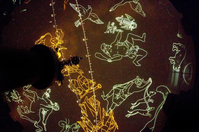 Projeção de cúpula do Planetário. 

FOTO:NAILANA THIELY/ ASCOM UEPA
DATA: 23.05.16
BELÉM-PARÁ <div class='credito_fotos'>Foto: Nailana Thiely / Ascom Uepa   |   <a href='/midias/2019/originais/a164babe-8351-40b9-8768-a11611ffef53.jpg' download><i class='fa-solid fa-download'></i> Download</a></div>