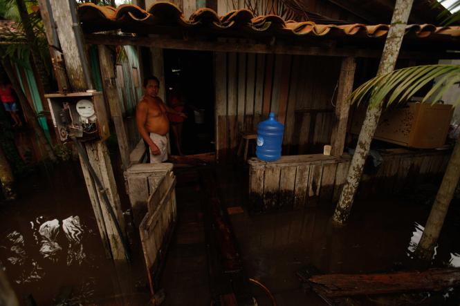 A Defesa Civil do Estado já está no município de São Domingos do Capim, no nordeste do Pará, que foi atingido por forte alagamento desde a última quinta-feira (21). 

FOTO: MAYCON NUNES / AGÊNCIA PARÁ
DATA: 23.03.2019
SÃO DOMINGOS DO CAPIM - PARÁ <div class='credito_fotos'>Foto: Maycon Nunes / Ag. Pará   |   <a href='/midias/2019/originais/a1b857de-9c1b-4dee-83ea-b87e974ad962.jpg' download><i class='fa-solid fa-download'></i> Download</a></div>