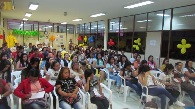                             Mais de 260 pessoas entre a comunidade acadêmica, profissionais da saúde de Breves e colaboradores, participaram do Workshop com o tema “A qualidade na assistência em saúde é garantida com segurança e integração”, promovido pela gestão do Hospital Regional Público do Marajó (HRPM), dias 16 e 17    <div class='credito_fotos'>Foto: Nenhum   |   <a href='/midias/2019/originais/a245e216-6095-4065-82d0-67c86dadf8ab.jpg' download><i class='fa-solid fa-download'></i> Download</a></div>