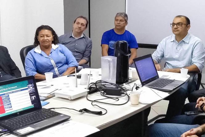 A Sedeme mobilizou os 17 órgãos e entidades que integram o Fórum das Micros e Pequenas Empresas do Pará (Femepe), e acompanhou por meio de videoconferência, na sede da Secretaria, em Belém, a 1ª Reunião Ordinária do Fórum Nacional das Microempresas e Empresas de Pequeno Porte (FPMPE), realizada em Brasília, pela Secretaria de Desenvolvimento da Micro e Pequena Empresa, Empreendedorismo e Artesanato, uma das sete secretarias especiais que agora compõe o Ministério da Economia, que por sua vez, reúne os antigos Ministérios da Fazenda, do Planejamento e da Indústria, Comércio Exterior e Serviços, além de absorver boa parte das funções do Ministério do Trabalho.

FOTO: VALÉRIA NASCIMENTO / ASCOM SEDEME
DATA: 28.02.2019
BELÉM - PA <div class='credito_fotos'>Foto: VALÉRIA NASCIMENTO / ASCOM SEDEME   |   <a href='/midias/2019/originais/a2573bc4-528f-403f-a728-002be561d055.jpg' download><i class='fa-solid fa-download'></i> Download</a></div>