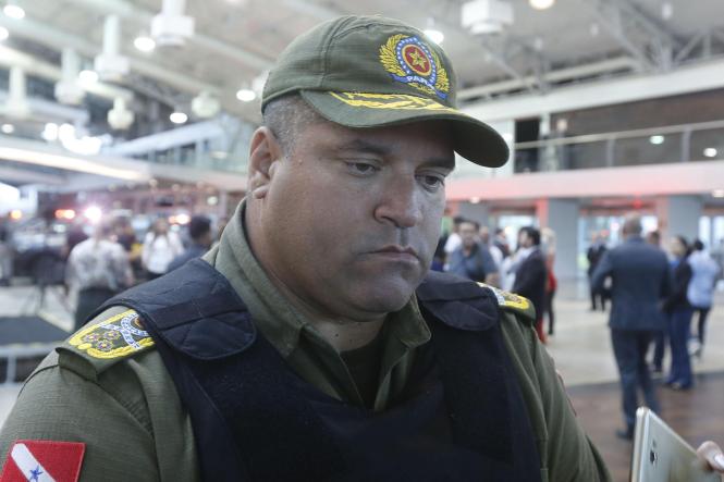 A partir desta segunda-feira (25), 200 agentes da Força Nacional já estão reforçando a segurança pública em cinco bairros de Belém (Guamá, Jurunas, Terra Firme, Cabanagem e Benguí), e em áreas críticas dos municípios de Ananindeua e Marituba. O pontapé inicial da operação “Nazaré” – uma homenagem à padroeira do Pará – foi dado no final da tarde pelo governador do Estado, Helder Barbalho, em cerimônia realizada no Hangar Centro de Convenções. De lá, as 44 viaturas da corporação seguiram para dar início às atividades ostensivas, a serem realizadas em parceria com o sistema estadual de segurança, pelo prazo inicial de 90 dias, que podem ser prorrogados por igual período, de acordo com a necessidade.

FOTO: MARCELO SEABRA / AGÊNCIA PARÁ
DATA: 25.03.2019
BELÉM - PA <div class='credito_fotos'>Foto: Marcelo Seabra / Ag. Pará   |   <a href='/midias/2019/originais/a29d1a16-34dd-4c39-b435-fcc562e95012.jpg' download><i class='fa-solid fa-download'></i> Download</a></div>