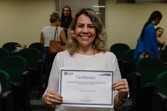Concluiu-se nessa sexta-feira (12), mais uma semana de cursos ofertados pela Escola de Governança Pública do Estado do Pará (EGPA). Desta vez, no período de 08 a 12 de abril, cerca de 130 servidores receberam os certificados, durante cerimônia na sede do órgão, de Sistema Integrado de Administração Financeira para Estados e Municípios, (Siafem Operacional), Licitação e contratos na administração pública e Elaboração de projetos e captação de recursos.

FOTO: WAGNER SANTANA / AGÊNCIA PARÁ
DATA: 12.04.2019
BELÉM - PA <div class='credito_fotos'>Foto: Wagner Santana / Ag. Pará   |   <a href='/midias/2019/originais/a32e510e-384a-4f48-8ba6-1882feb15099.jpg' download><i class='fa-solid fa-download'></i> Download</a></div>
