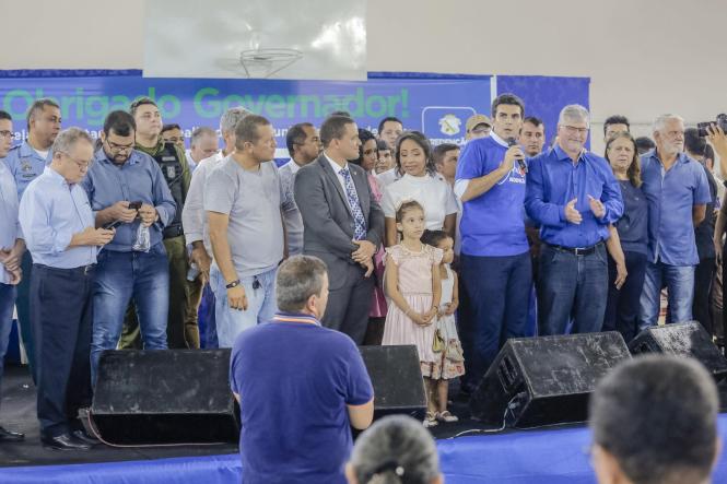 Educação foi a área priorizada em Redenção, no sul do Pará, pela agenda do programa Governo por Todo o Pará, iniciativa de descentralização da gestão estadual que leva para diferentes regiões do Estado, obras e serviços e dá voz às populações locais. A comitiva estadual chegou à cidade no fim da tarde da sexta-feira (5), depois de cumprir agenda em Marabá, Conceição do Araguaia e Bannach.

FOTO: MARCO SANTOS / AGÊNCIA PARÁ
DATA: 06.04.2019
REDENÇÃO - PA <div class='credito_fotos'>Foto: Marco Santos / Ag. Pará   |   <a href='/midias/2019/originais/a346f076-e4dc-45f2-8db6-9e91eaff8bb4.jpg' download><i class='fa-solid fa-download'></i> Download</a></div>