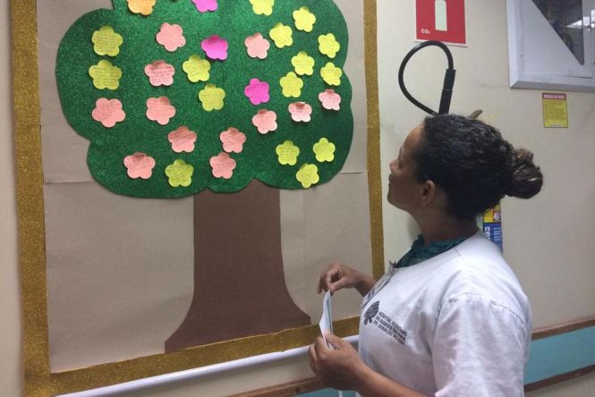 Um dos 119 integrantes do projeto "Melhorando a Segurança do Paciente em Larga Escala no Brasil", promovido pelo Ministério da Saúde, o Hospital Regional do Sudeste do Pará - Dr. Geraldo Veloso (HRSP), em Marabá (PA), recebe nesta semana a visita de enfermeiras do Hospital Moinhos de Vento, do Rio Grande do Sul (RS). 

FOTO: ASCOM / HRSP
DATA: 16.05.2019
MARABÁ - PARÁ <div class='credito_fotos'>Foto: ASCOM HRSP   |   <a href='/midias/2019/originais/a46d3349-b964-4af0-8ac8-c19936d80708.jpg' download><i class='fa-solid fa-download'></i> Download</a></div>